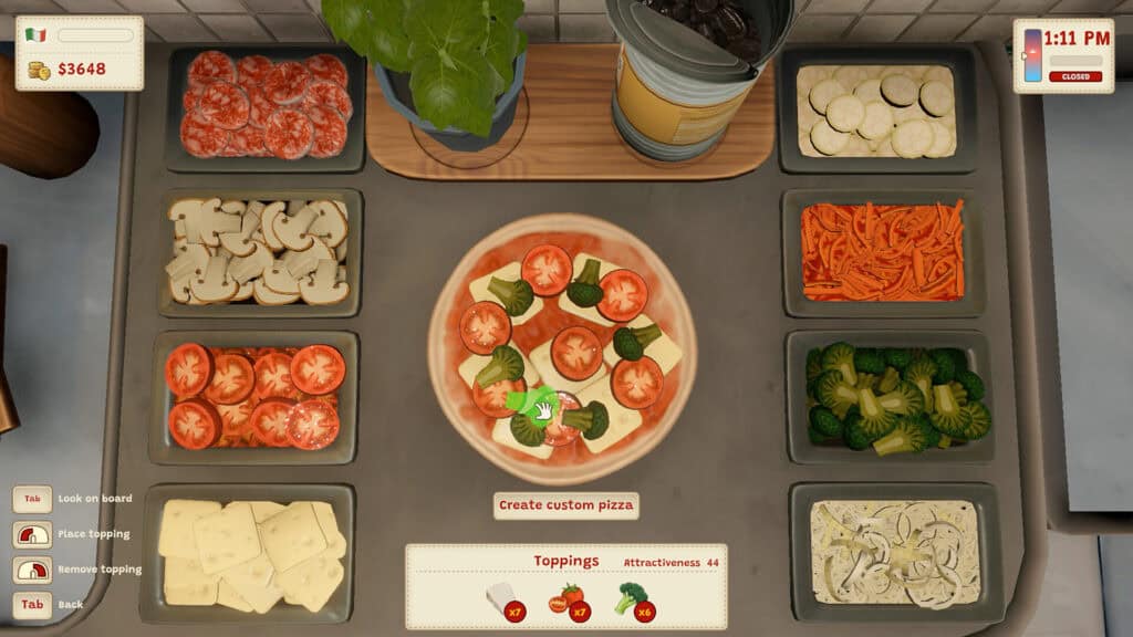 Immagine di una pizza con pomodori, basilico e mozzarella, circondata da ingredienti per pizza.